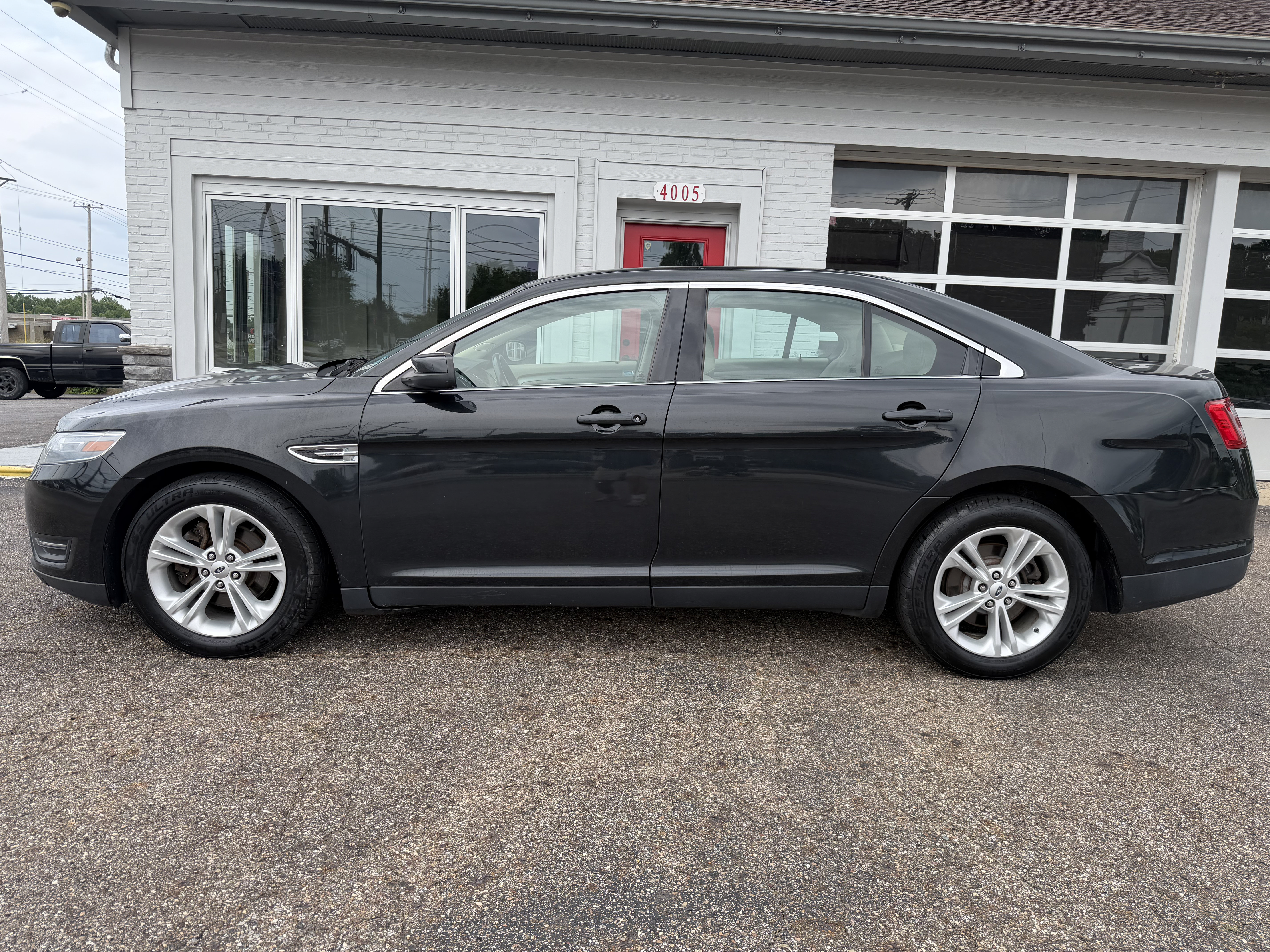 Used 2014 Ford Taurus SEL w/ Equipment Group 201A AWD/4WD image 2