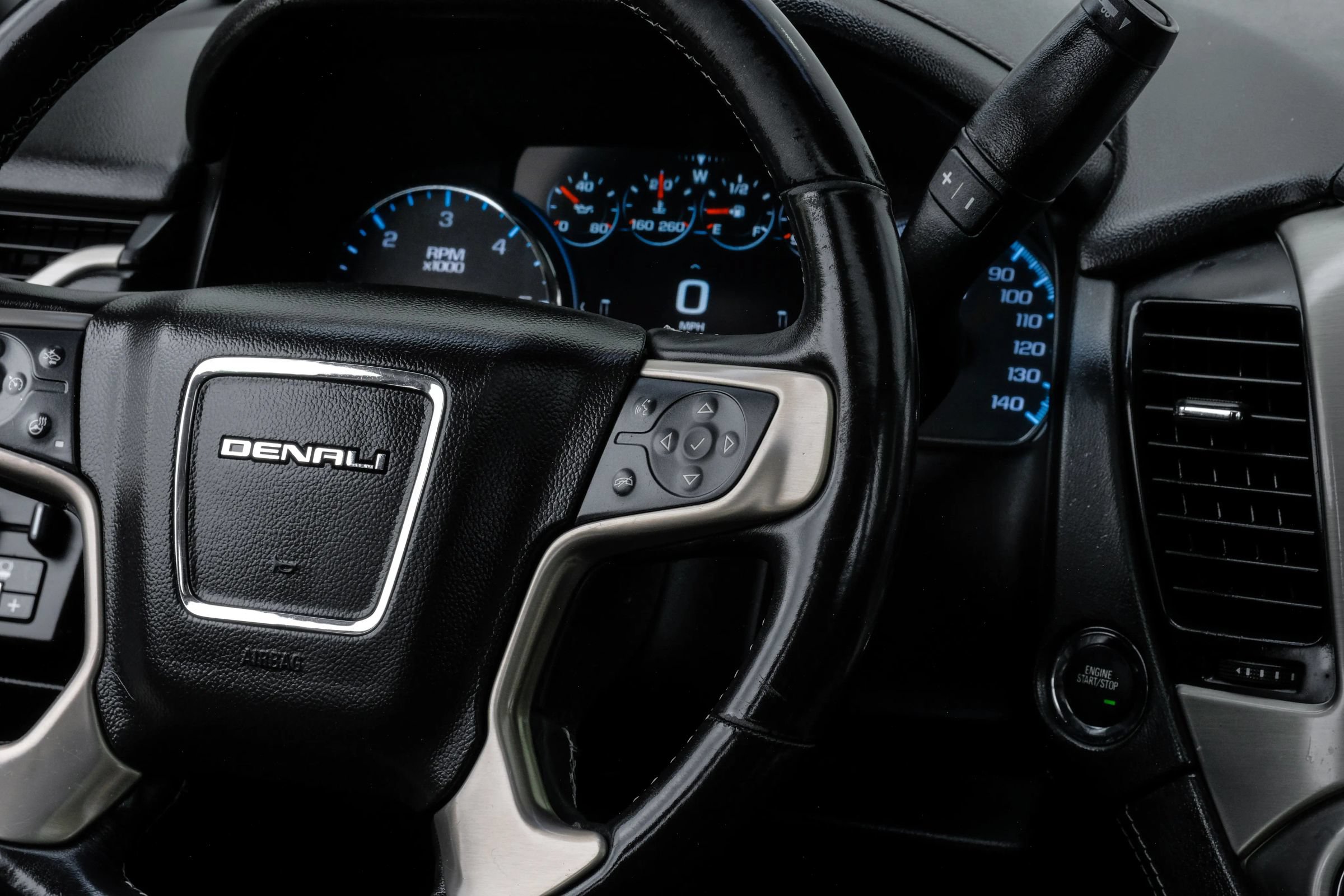 Used 2019 GMC Yukon Denali w/ Denali Ultimate Black Edition AWD/4WD image 26