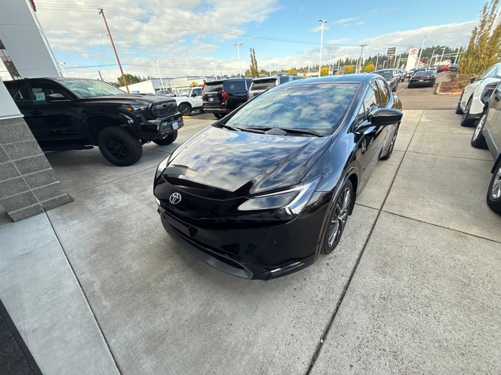 Used 2023 Toyota Prius XLE AWD/4WD image 1