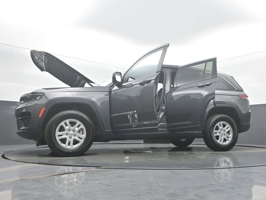 Used 2024 Jeep Grand Cherokee Laredo image 59