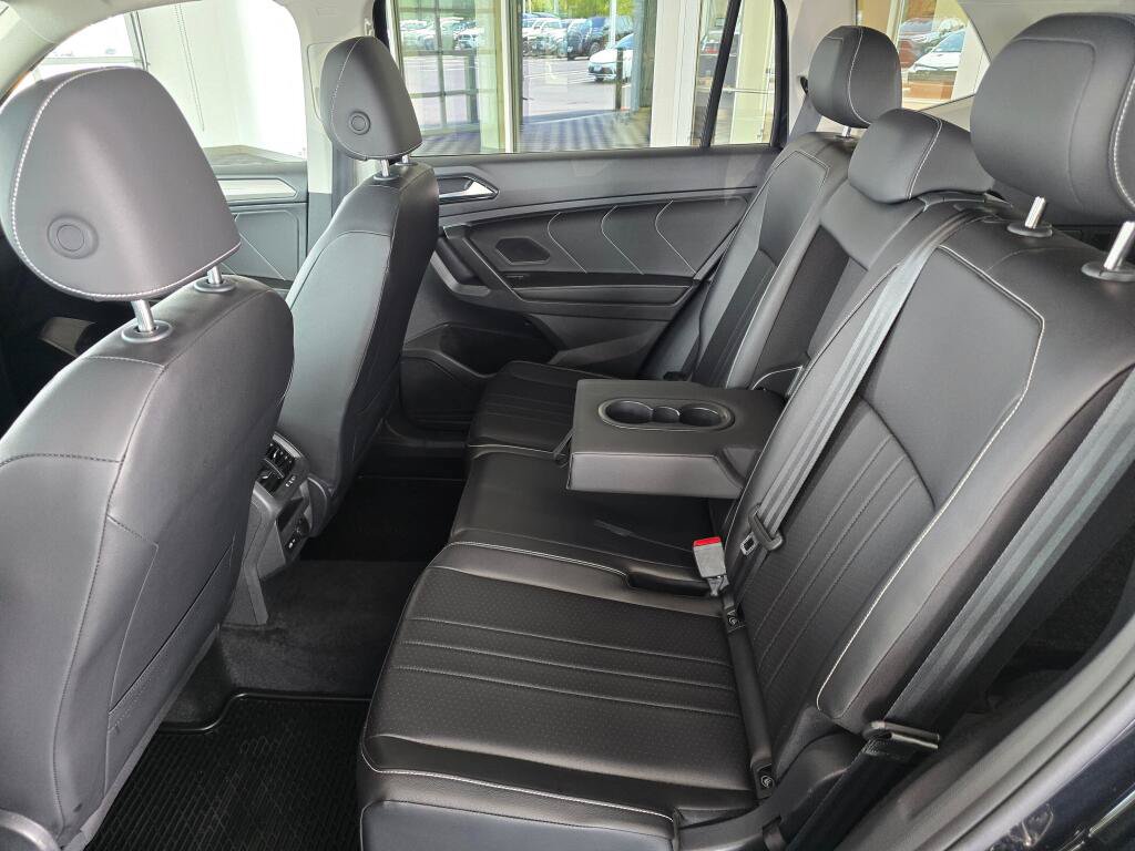 Used 2024 Volkswagen Tiguan SE w/ MDO Package, Two-Row AWD/4WD image 38