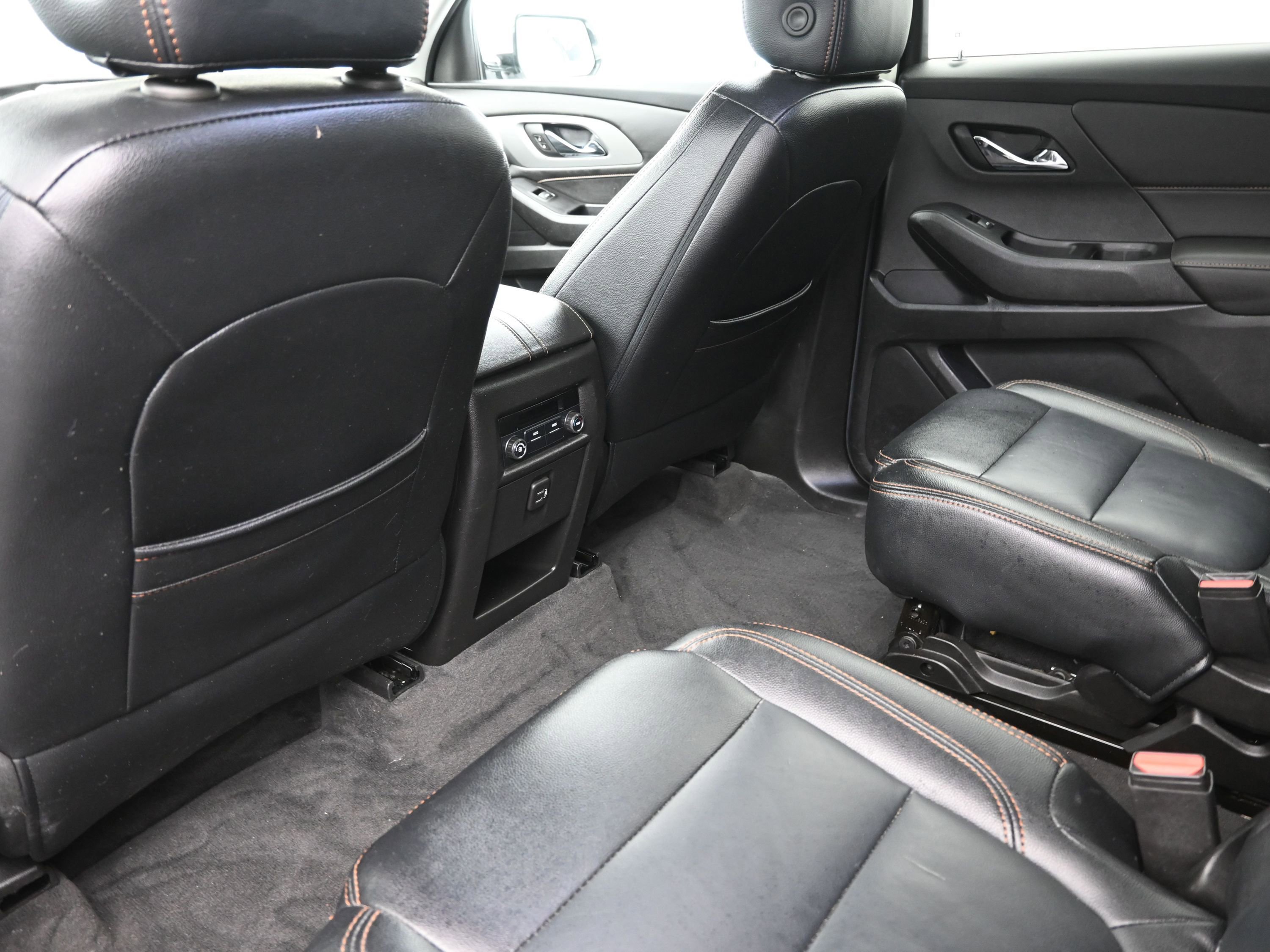 Used 2020 Chevrolet Traverse LT w/ Driver Confidence II Package AWD/4WD image 20