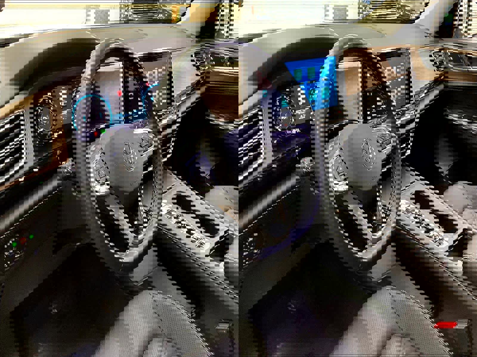 Used 2024 Volkswagen Atlas SE image 17