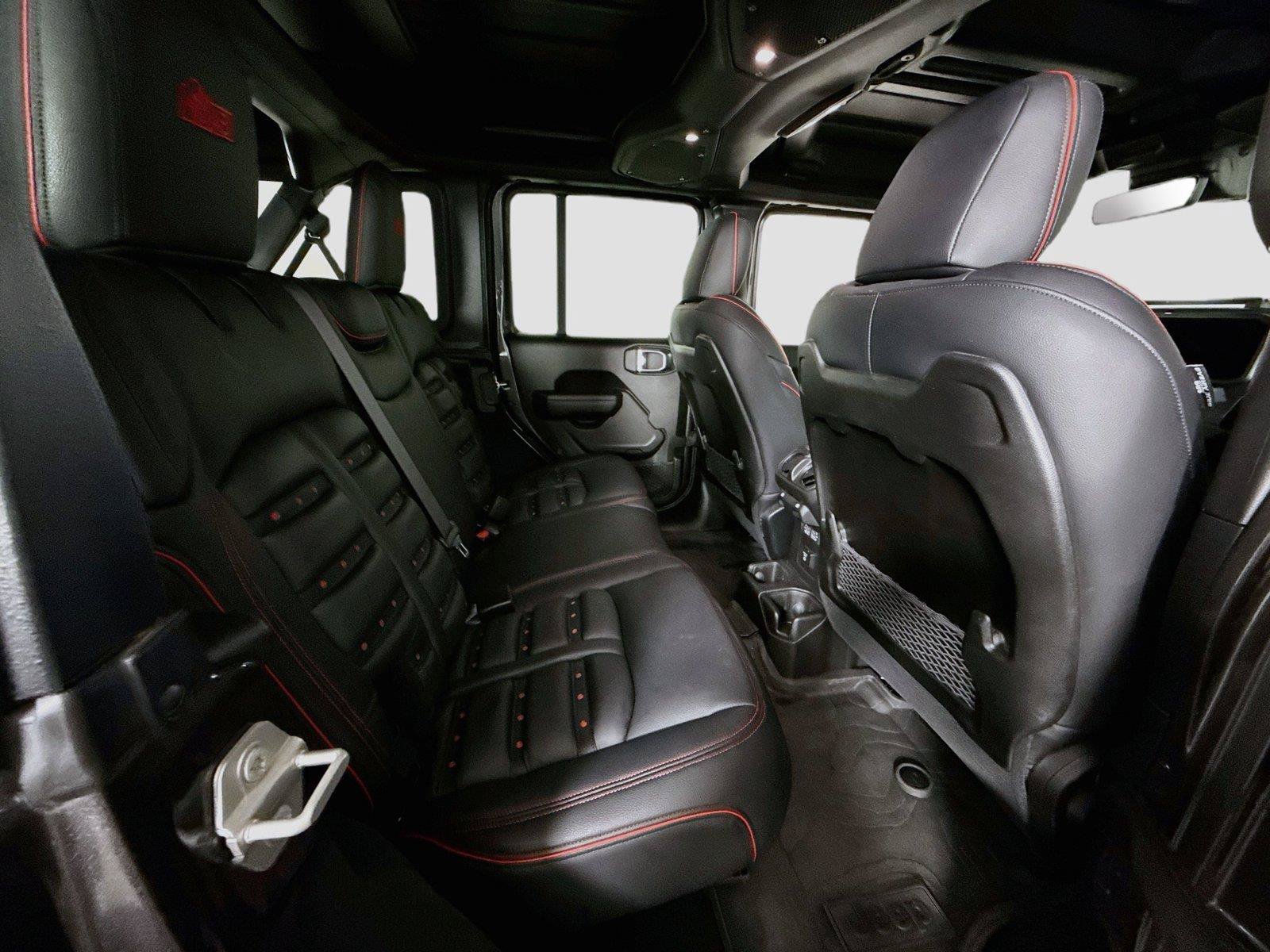 Used 2024 Jeep Wrangler Unlimited Rubicon w/ Technology Group AWD/4WD image 19