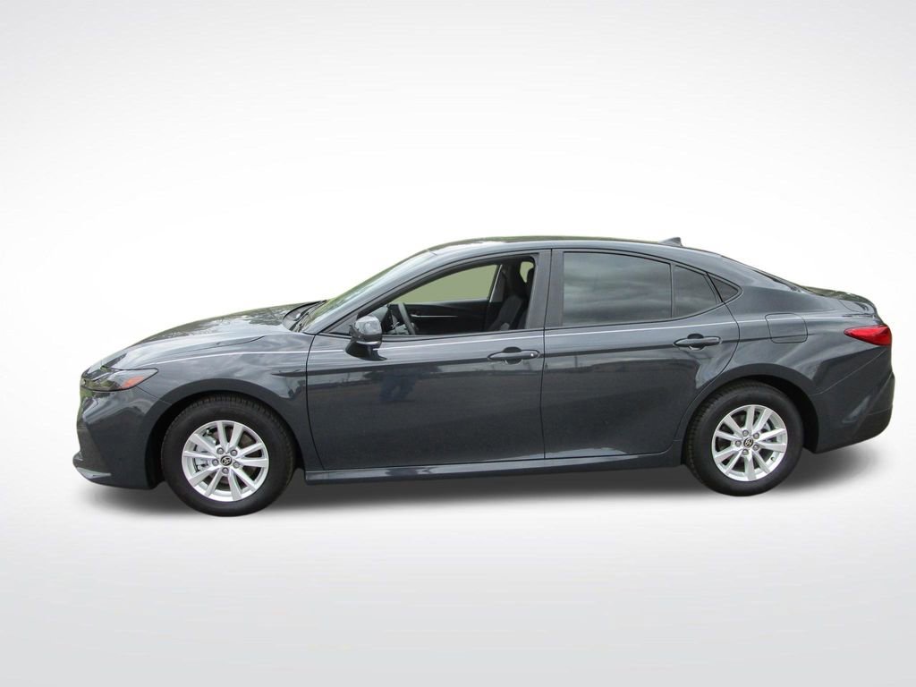 Used 2025 Toyota Camry LE image 2