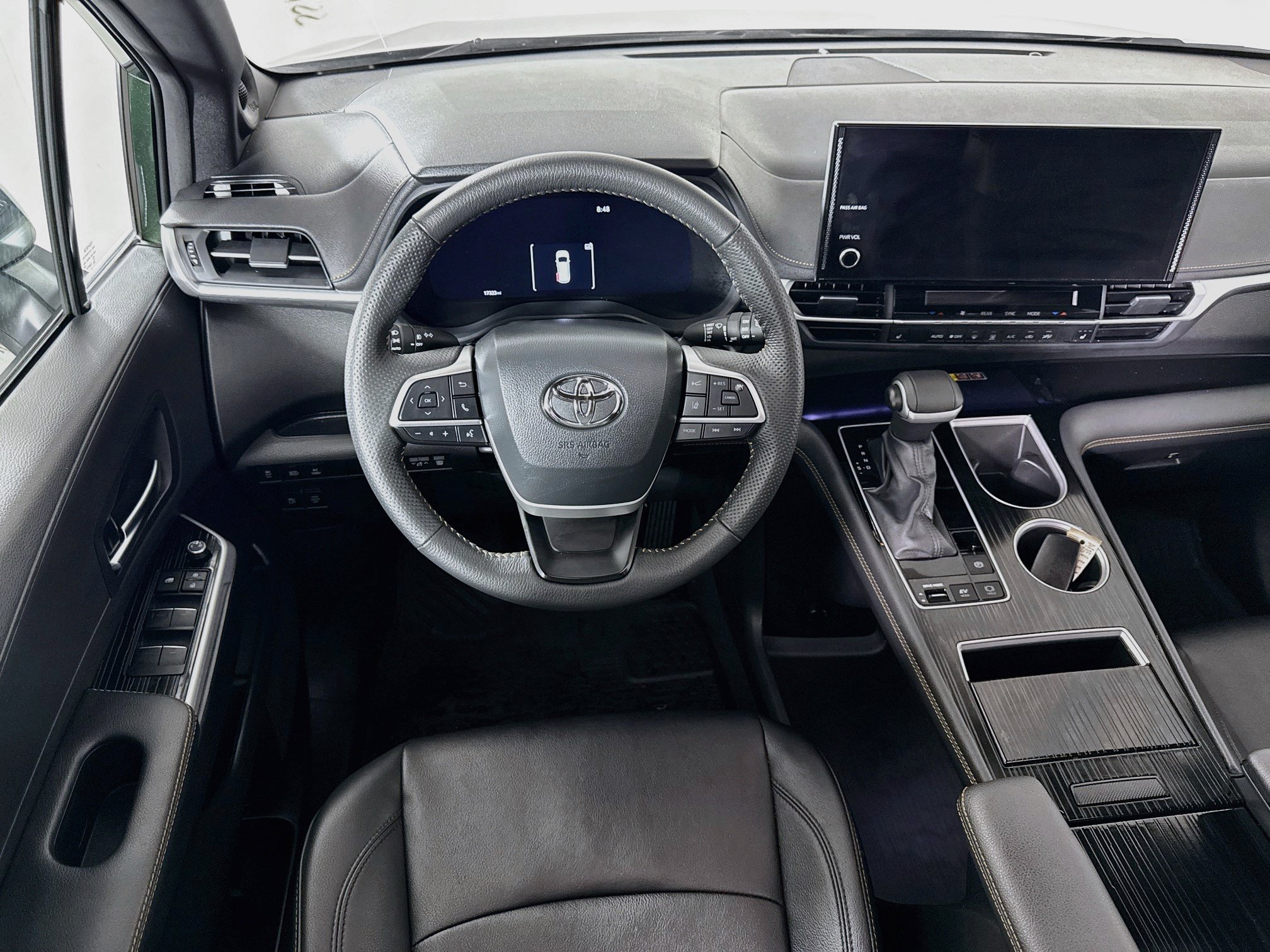 Certified 2025 Toyota Sienna XLE Woodland Edition AWD/4WD image 25