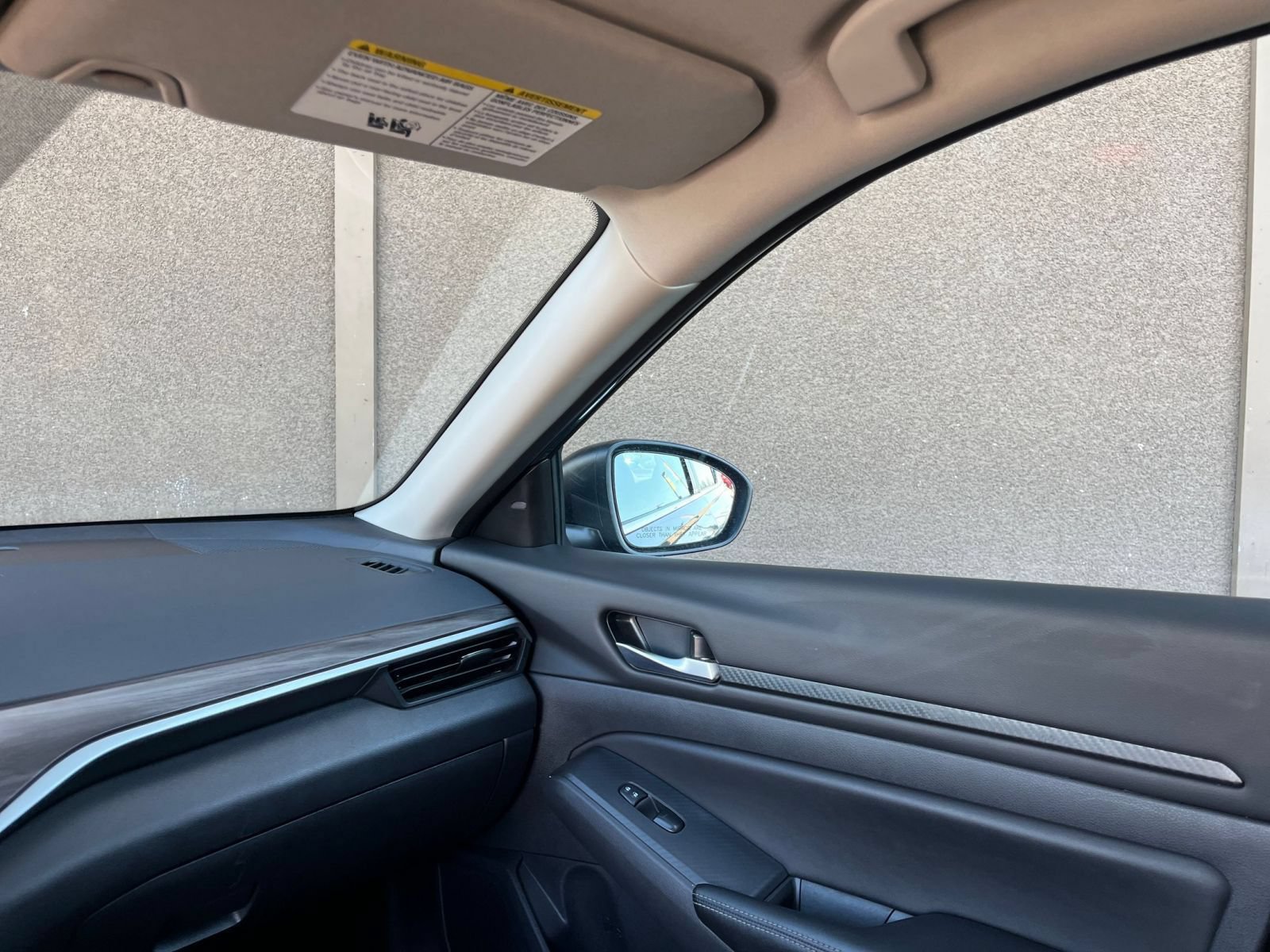 Used 2025 Nissan Altima 2.5 SV FWD image 31