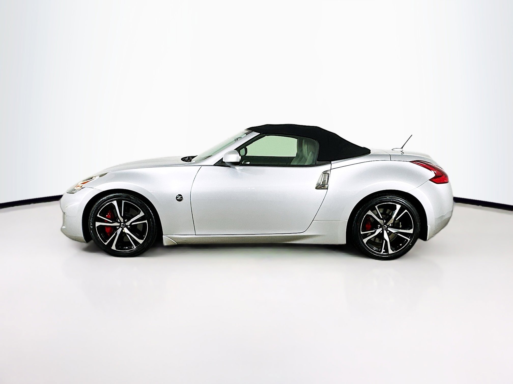 Used 2018 Nissan 370Z Touring Sport image 4