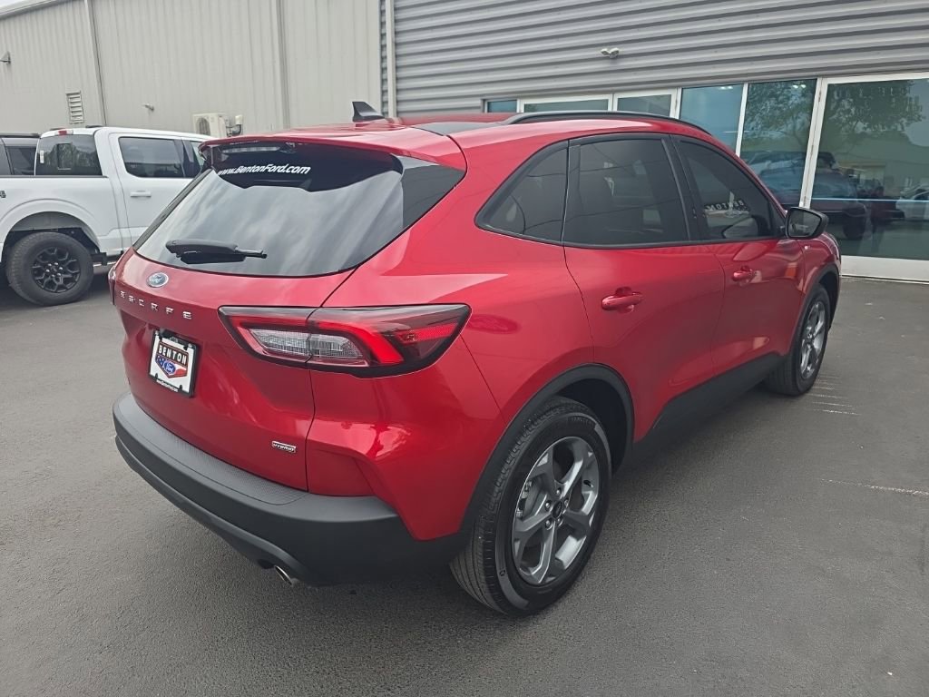 Used 2025 Ford Escape ST-Line w/ Equipment Group 301A image 8