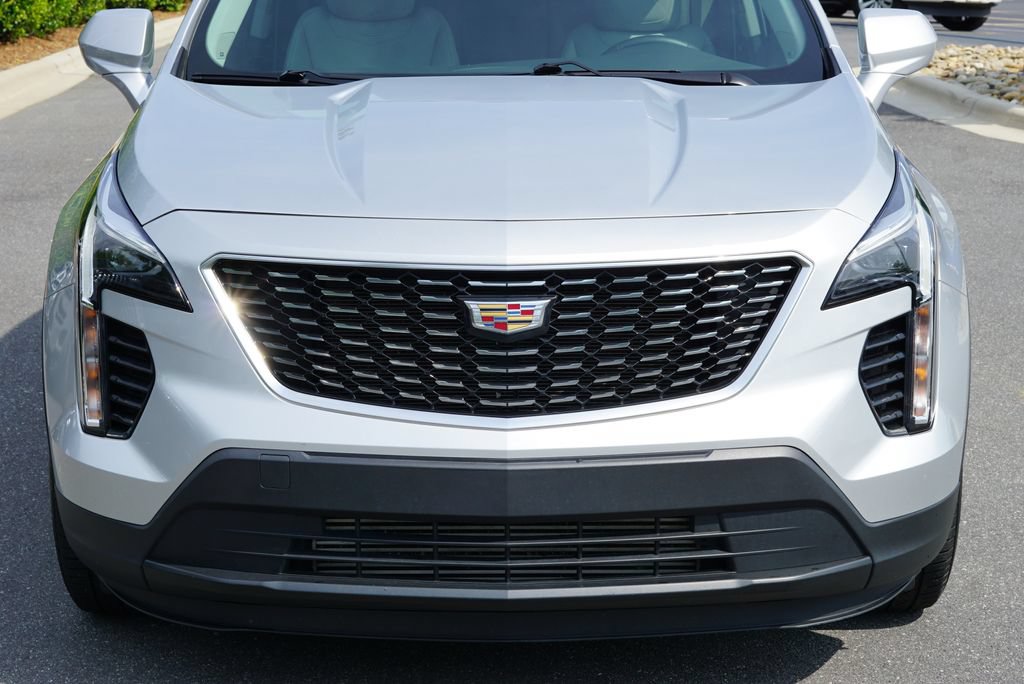 Used 2022 Cadillac XT4 Luxury w/ Cold Weather Package FWD image 9