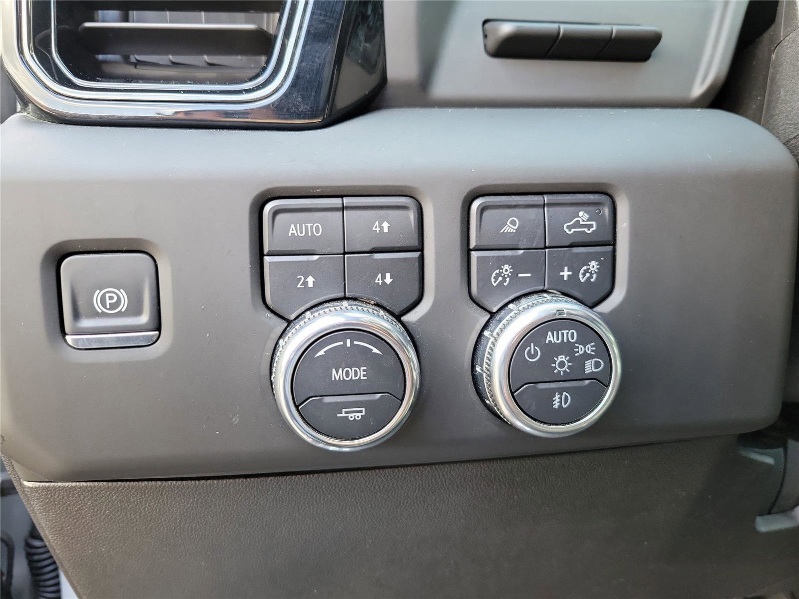 Used 2025 GMC Sierra 2500 AT4 w/ AT4 Premium Plus Package AWD/4WD image 21