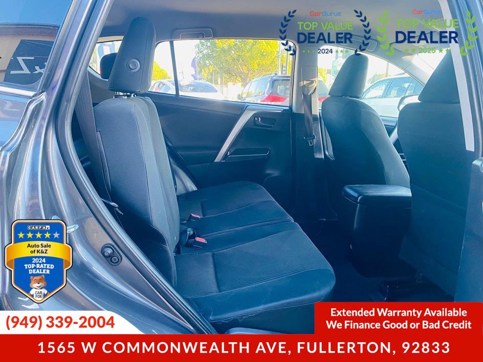 Used 2018 Toyota RAV4 LE w/ Carpet Mat Package image 19