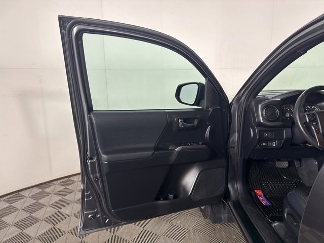 Used 2020 Toyota Tacoma w/ TRD Off-Road Package image 15