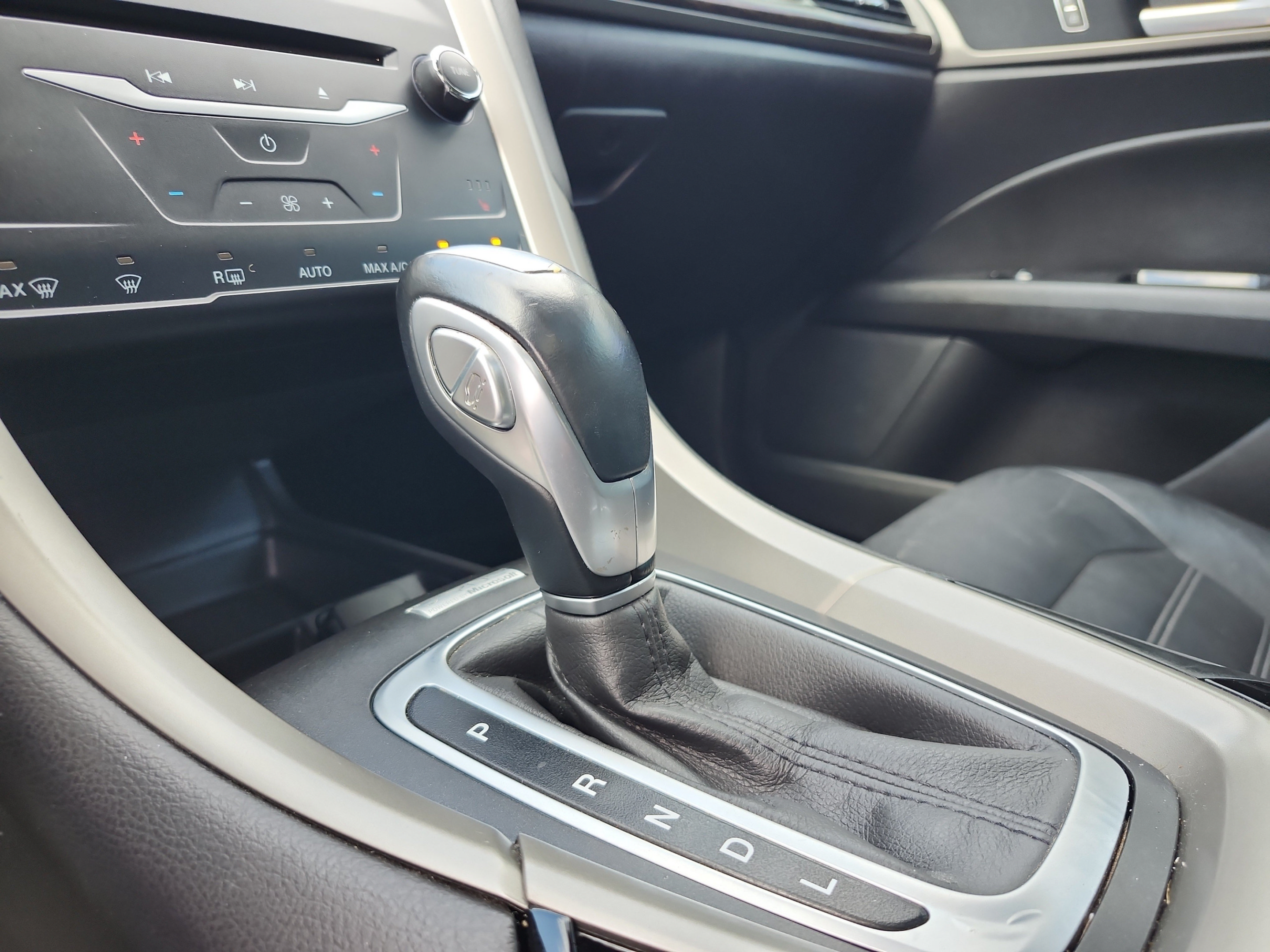Used 2014 Ford Fusion SE w/ Equipment Group 502A FWD image 14