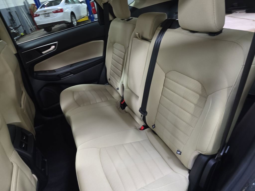Used 2023 Ford Edge SEL w/ Convenience Package image 16