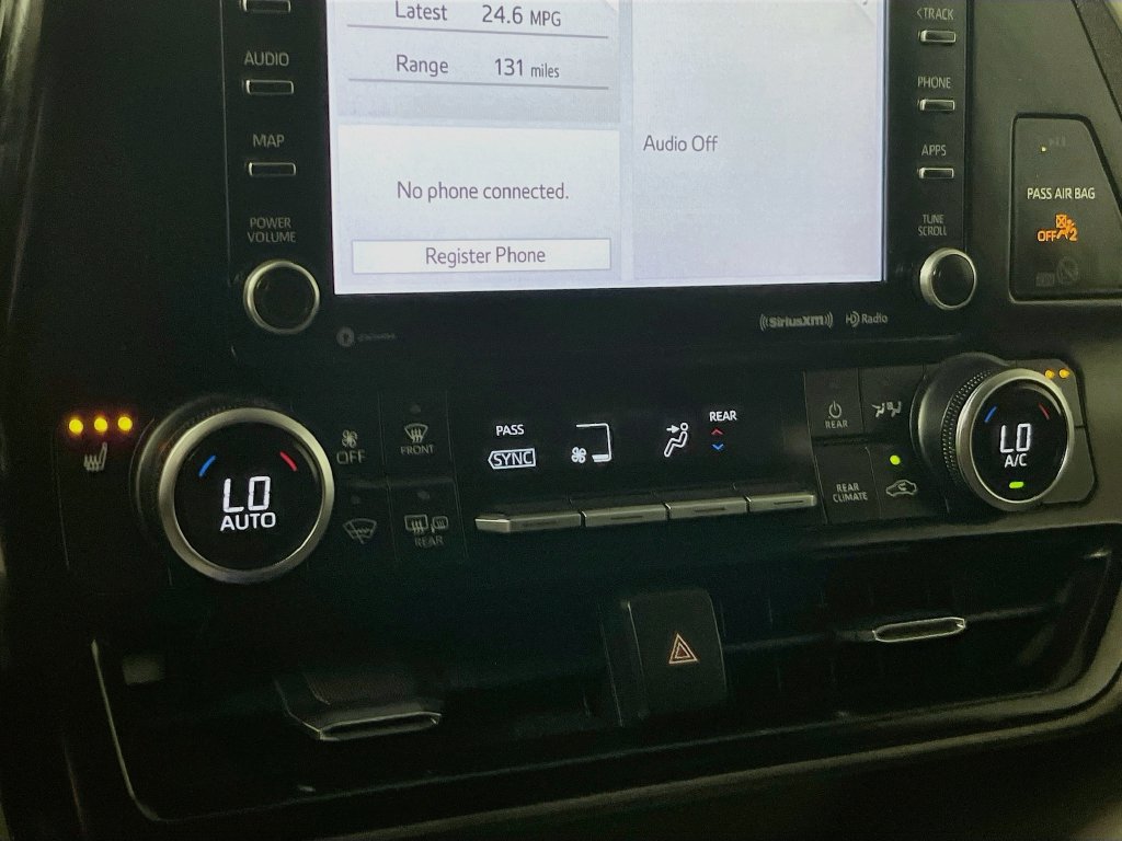 Used 2021 Toyota Highlander XLE FWD image 23