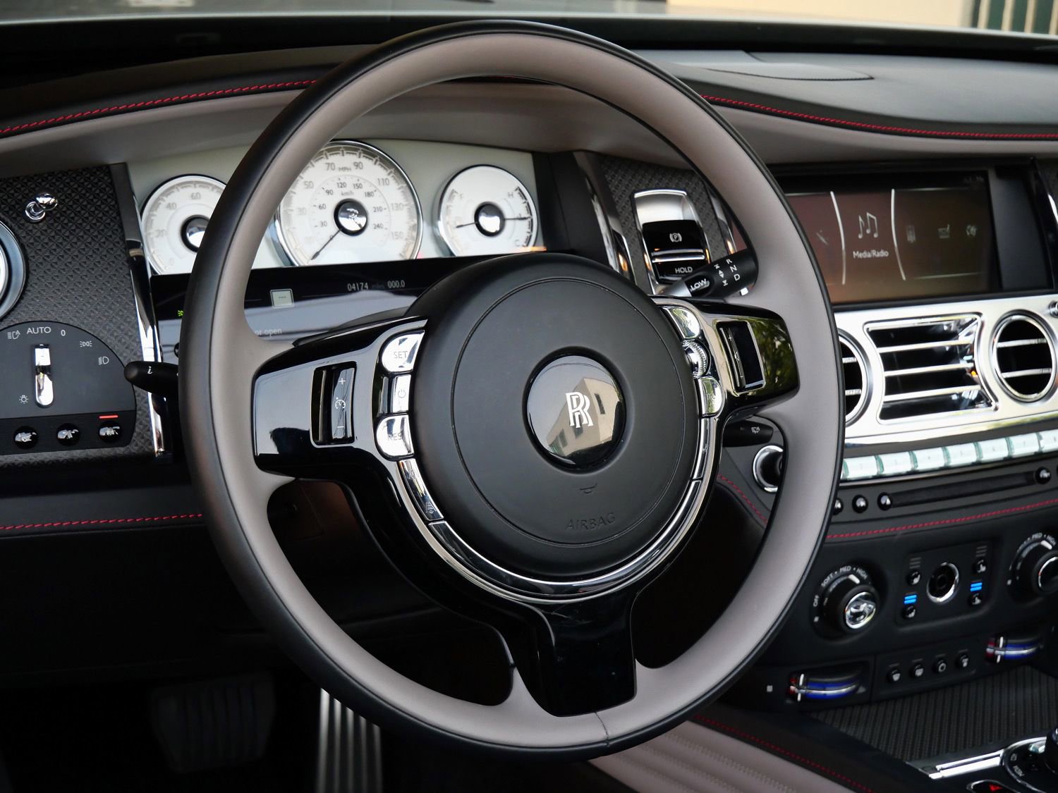 Used 2021 Rolls-Royce Dawn RWD image 16