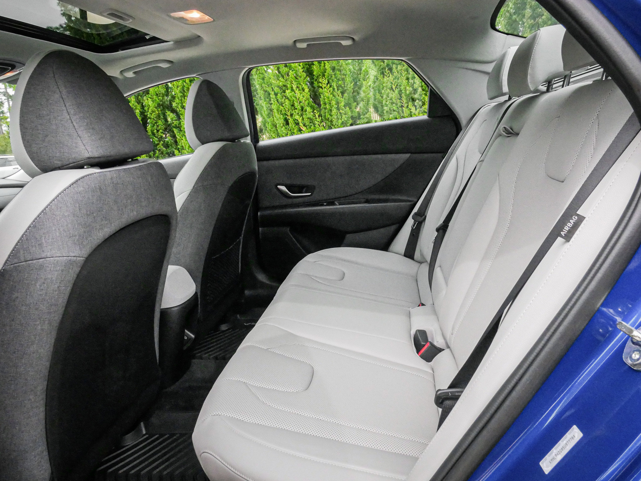 Used 2025 Hyundai Elantra Limited image 31