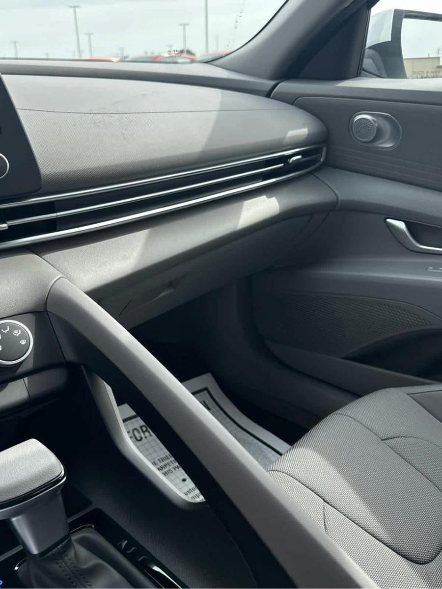 New 2026 Hyundai Elantra SE FWD image 36