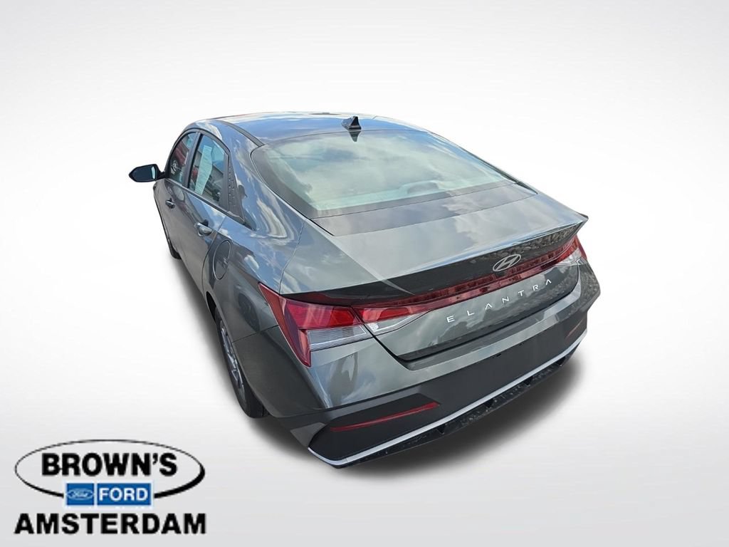 Used 2024 Hyundai Elantra SEL FWD image 5