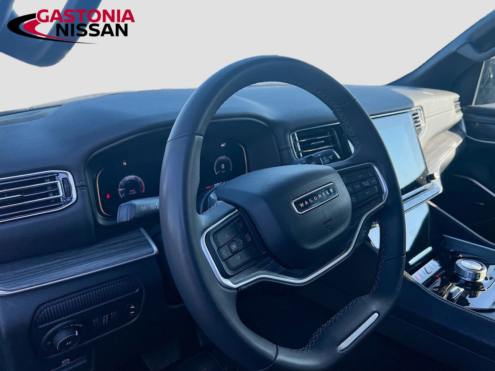 Used 2024 Jeep Wagoneer Series II w/ Flexible Seating Group image 11