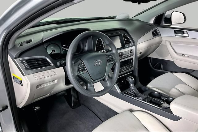 Used 2017 Hyundai Sonata SE FWD image 14