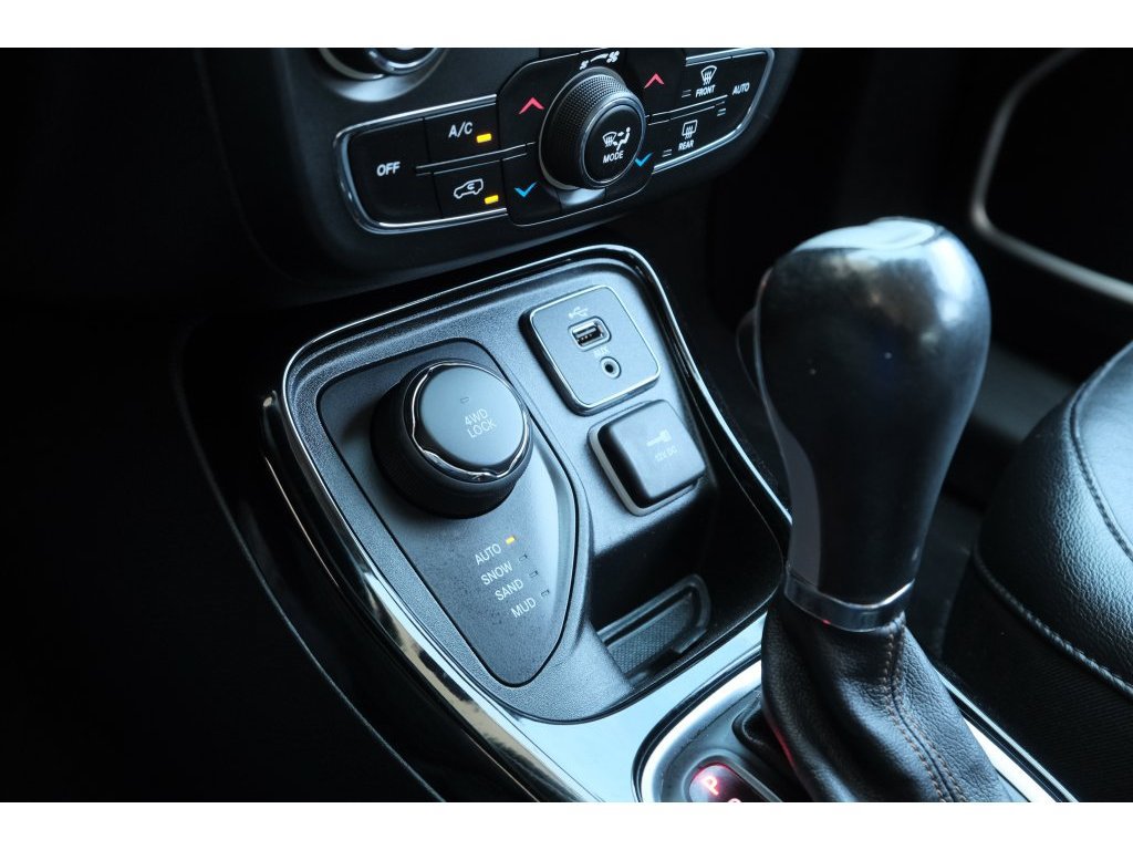 Used 2018 Jeep Compass Limited w/ Navigation Group AWD/4WD image 20