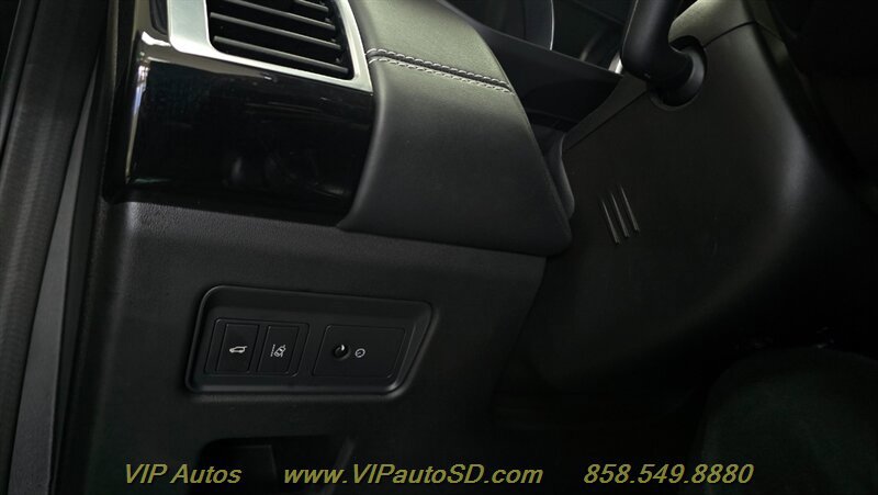 Used 2017 Land Rover Discovery First Edition AWD/4WD image 45