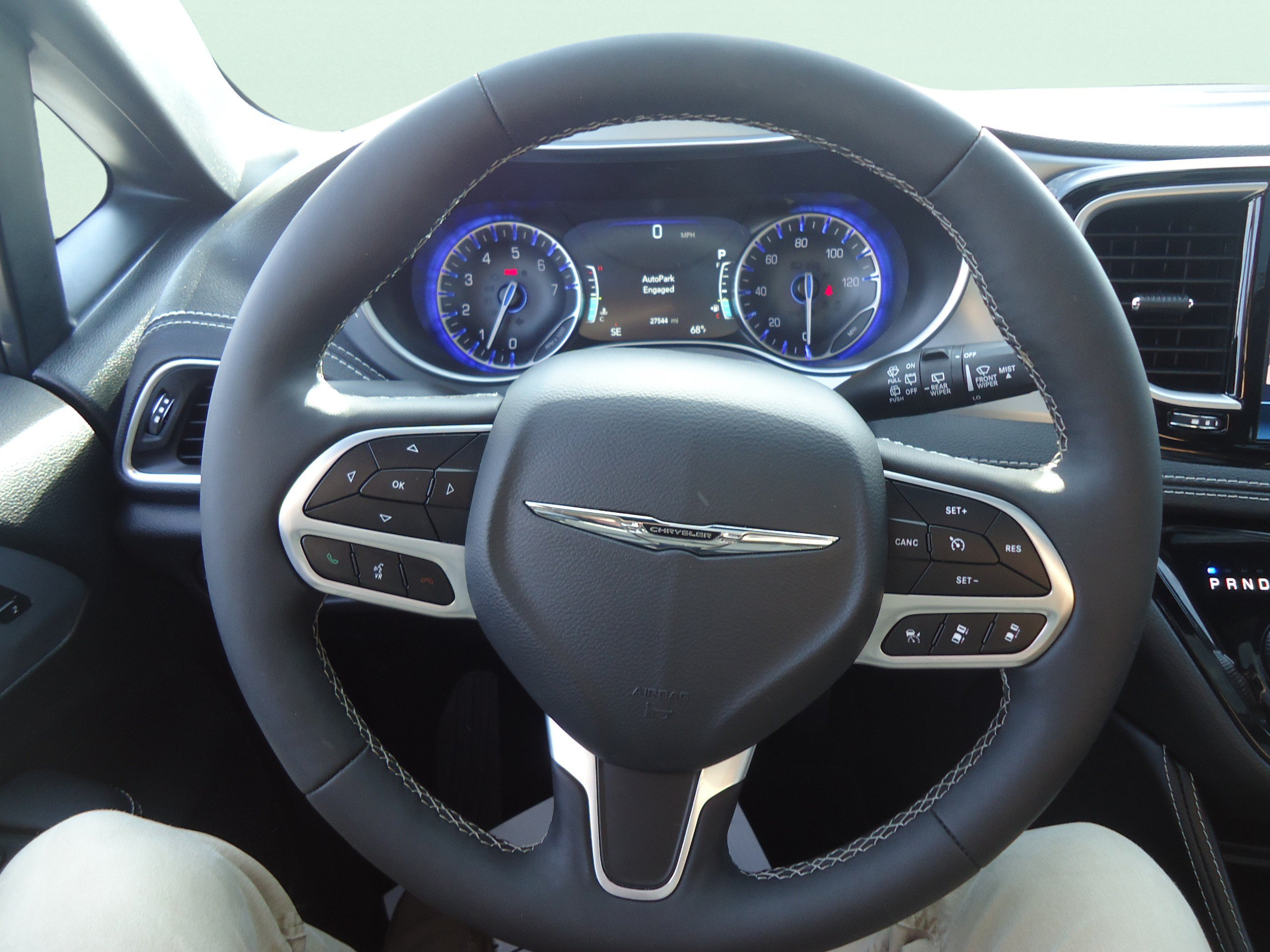 Used 2026 Chrysler Pacifica Limited FWD image 12