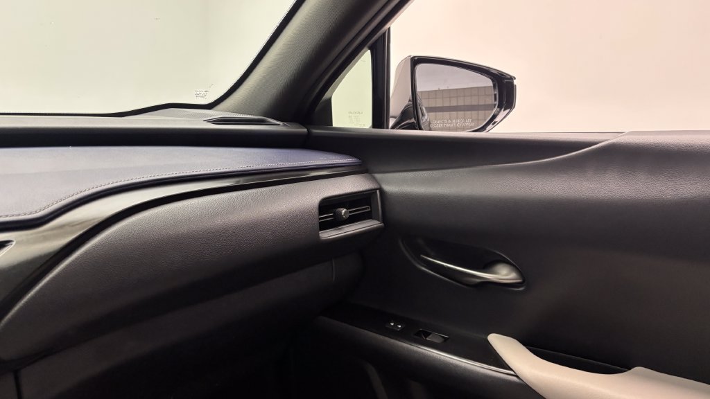 Used 2019 Lexus UX 200 w/ Accessory Package FWD image 28