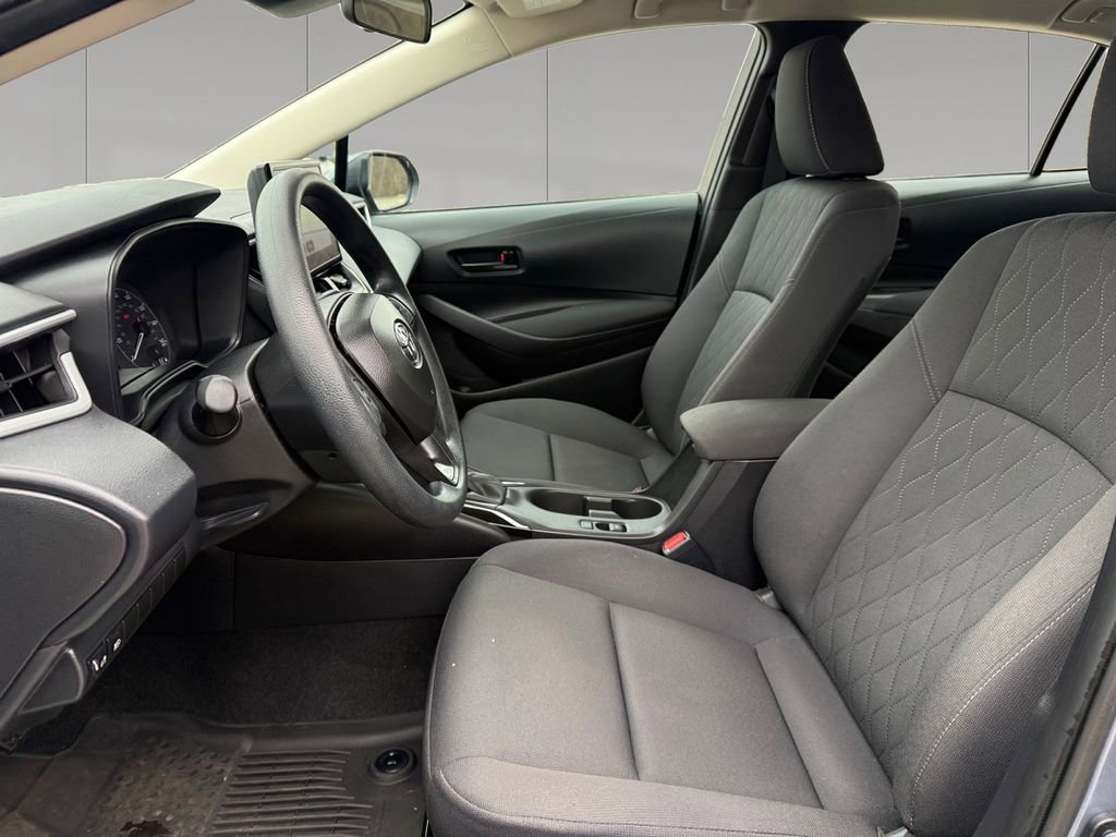 Used 2025 Toyota Corolla LE w/ LE Premium Package image 10
