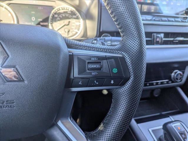 Used 2023 Mitsubishi Outlander SE image 16
