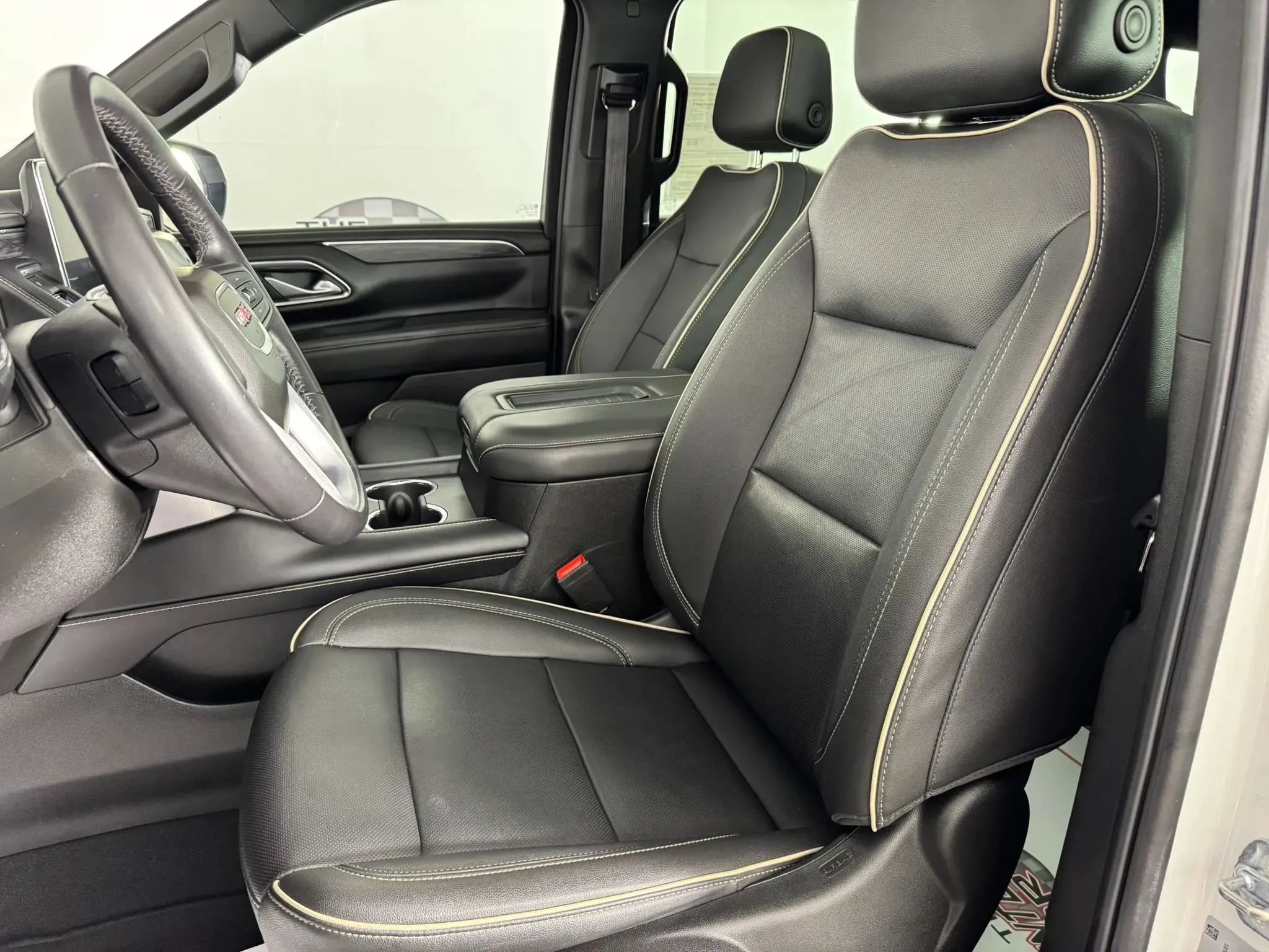 Used 2023 GMC Yukon XL SLT AWD/4WD image 34