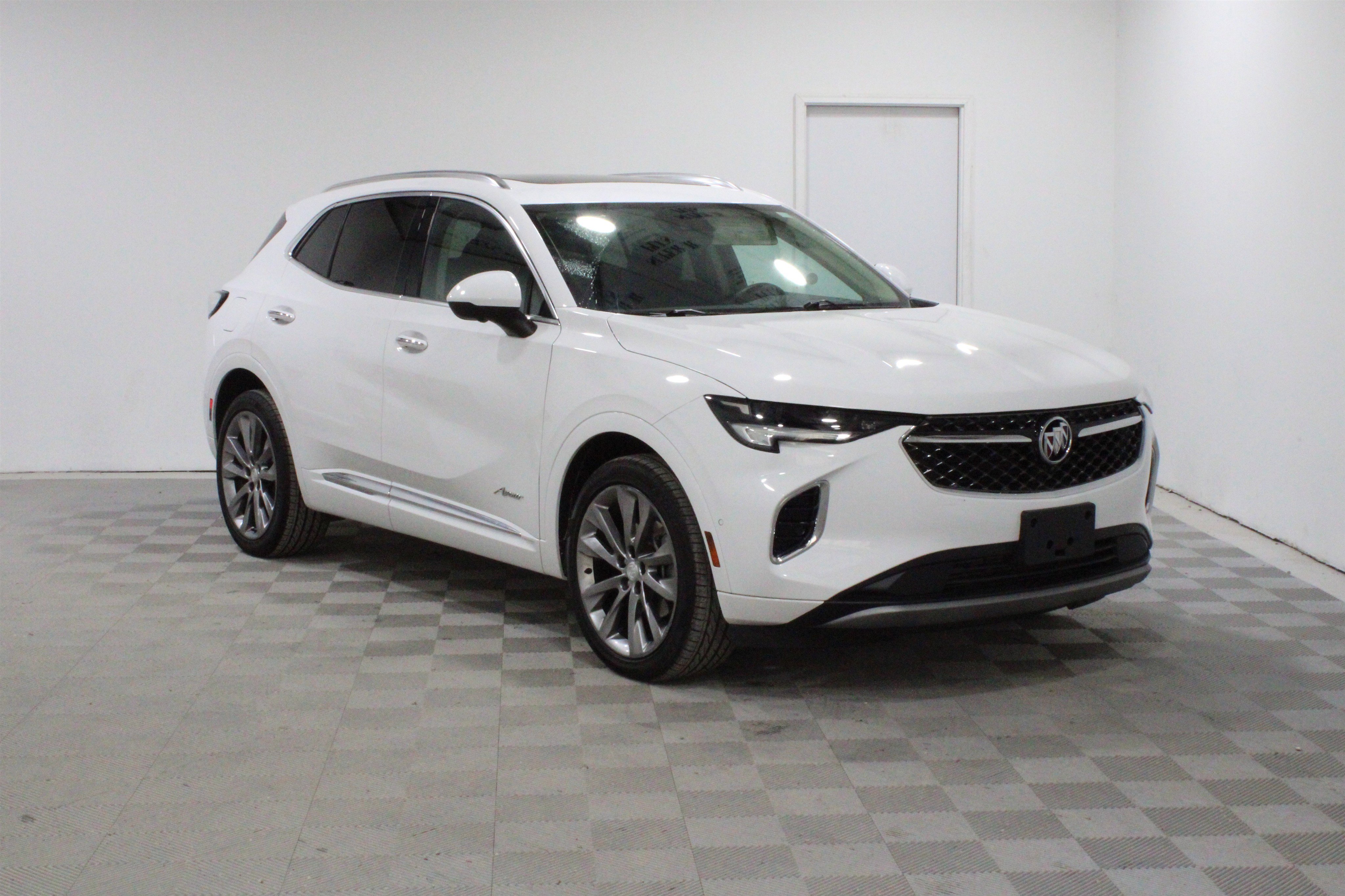 Used 2021 Buick Envision Avenir w/ Technology Package II image 1