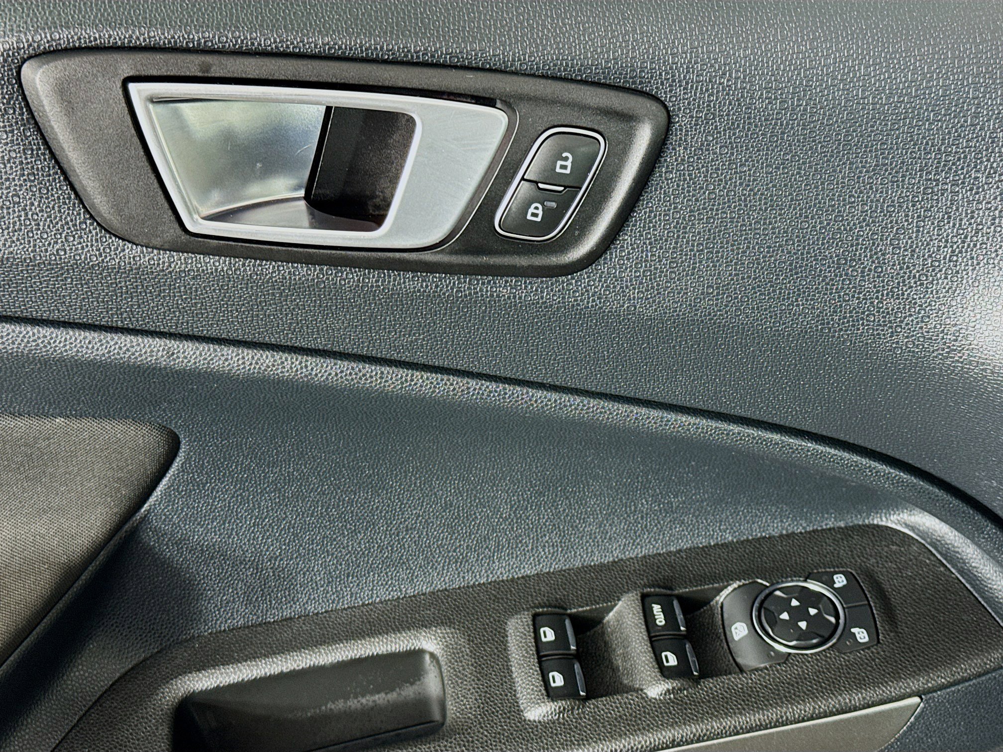 Used 2018 Ford EcoSport SE w/ SE Convenience Package image 23