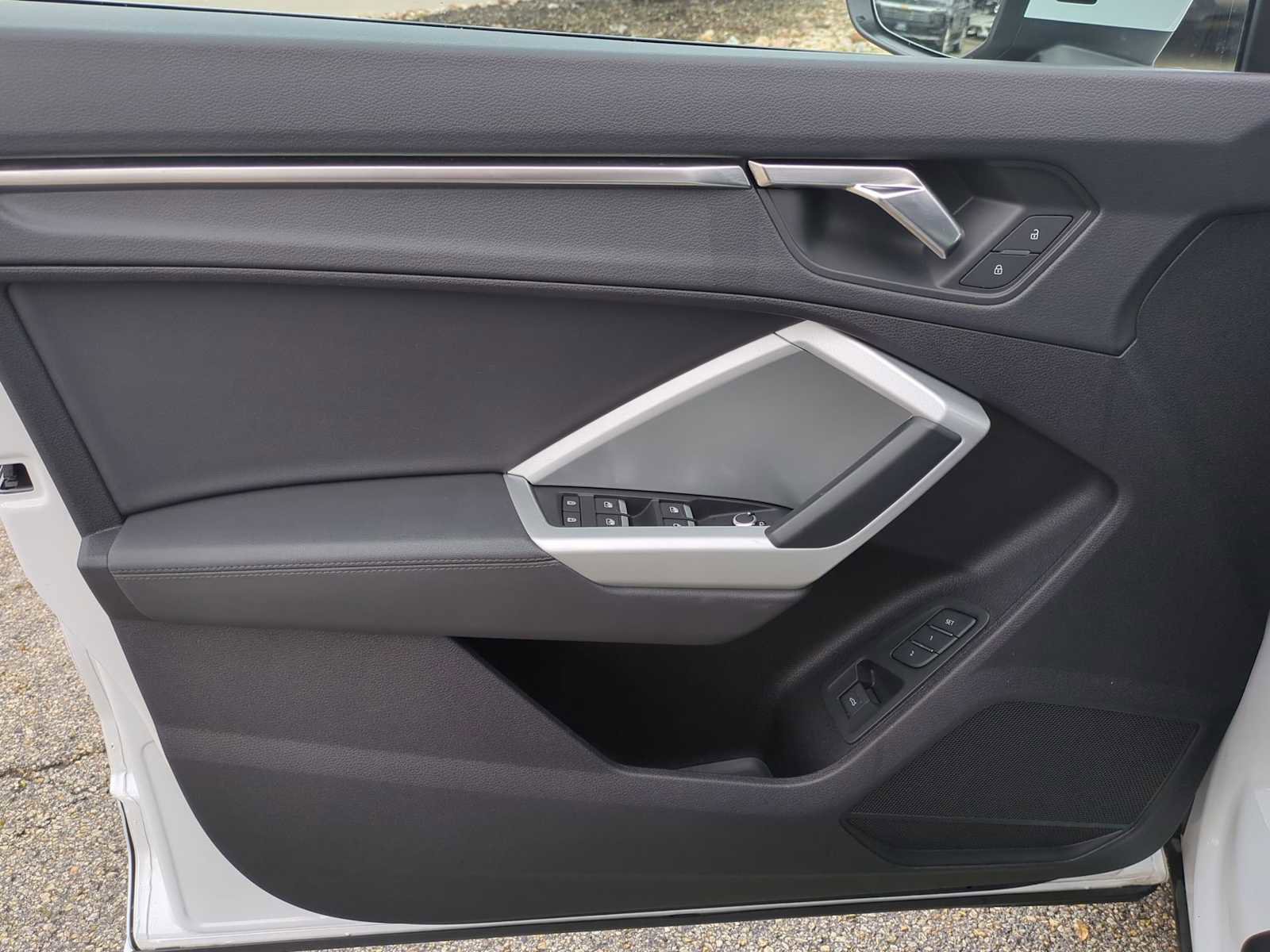 Used 2024 Audi Q3 2.0T Premium image 22