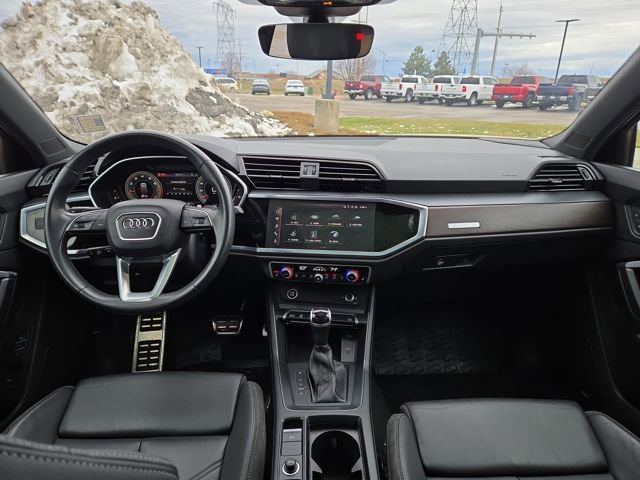 Used 2023 Audi Q3 2.0T Premium Plus w/ Premium Plus Package image 4