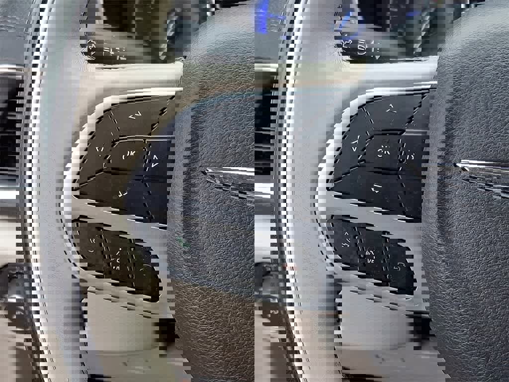 Used 2018 Chrysler Pacifica Limited image 22