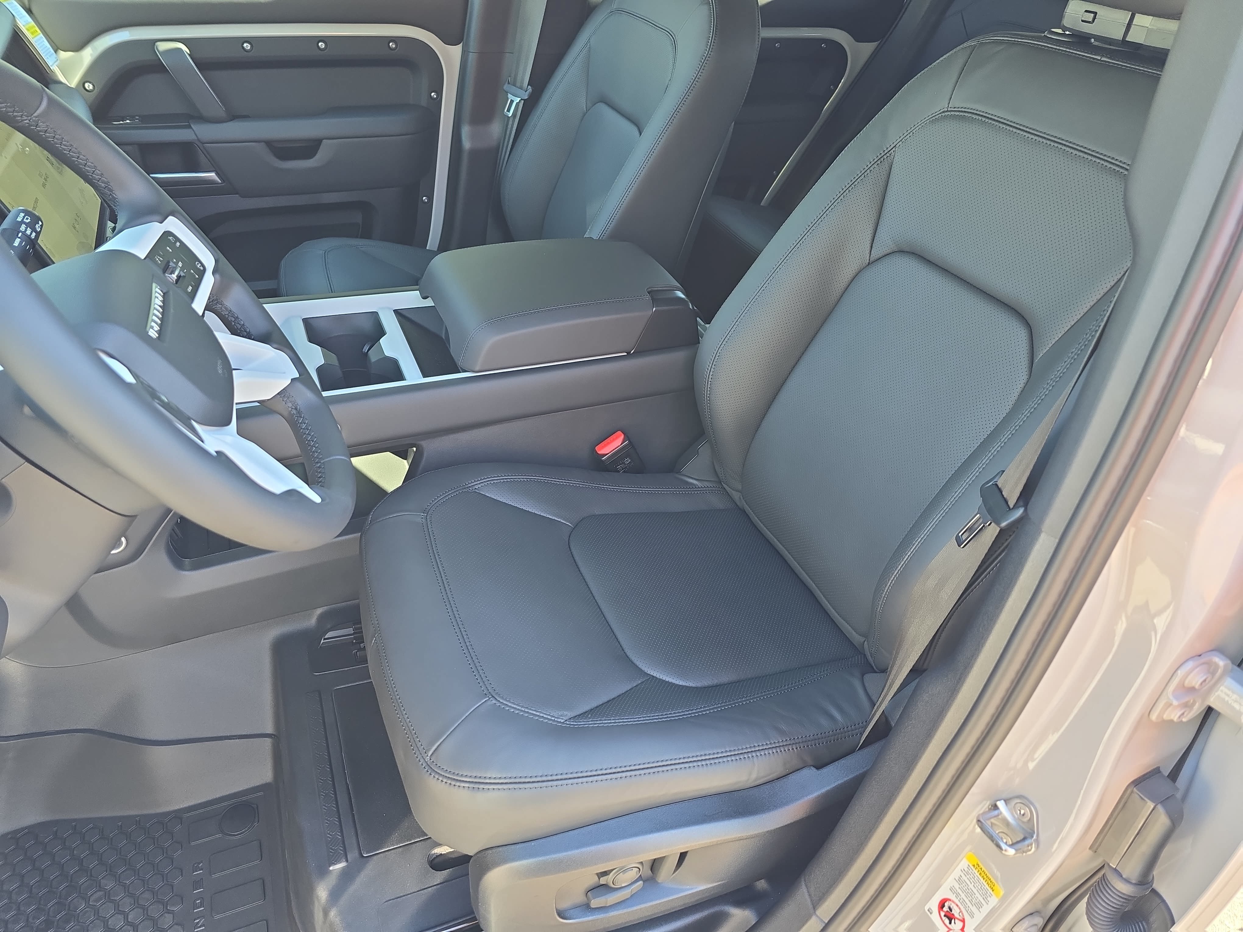 New 2026 Land Rover Defender 110 X-Dynamic SE AWD/4WD image 14