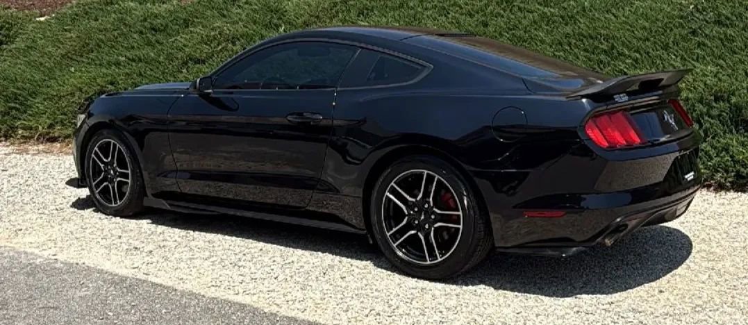 Used 2016 Ford Mustang Coupe RWD image 6