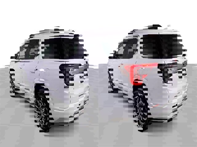 Used 2023 GMC Acadia Denali image 6