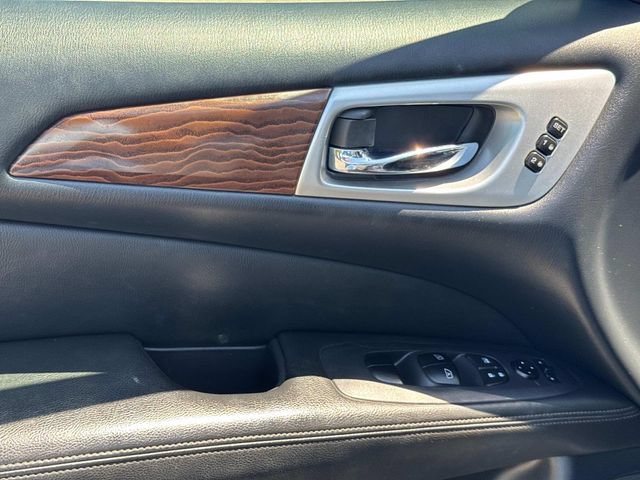 Used 2020 Nissan Pathfinder Platinum AWD/4WD image 29