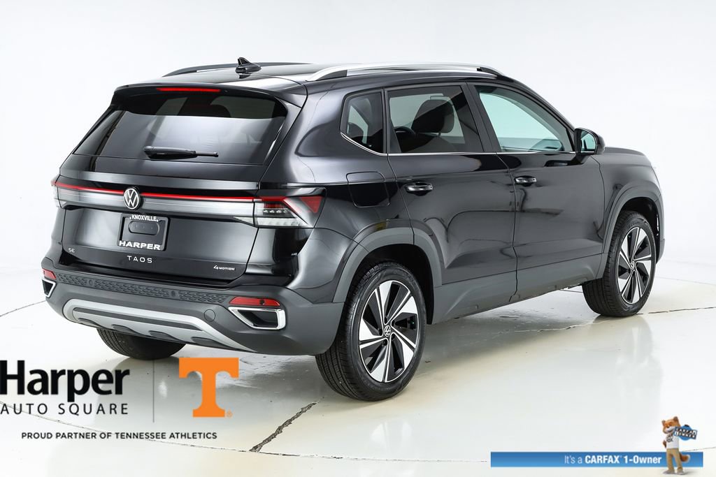 Used 2025 Volkswagen Taos SE w/ Panoramic Sunroof Package AWD/4WD image 9