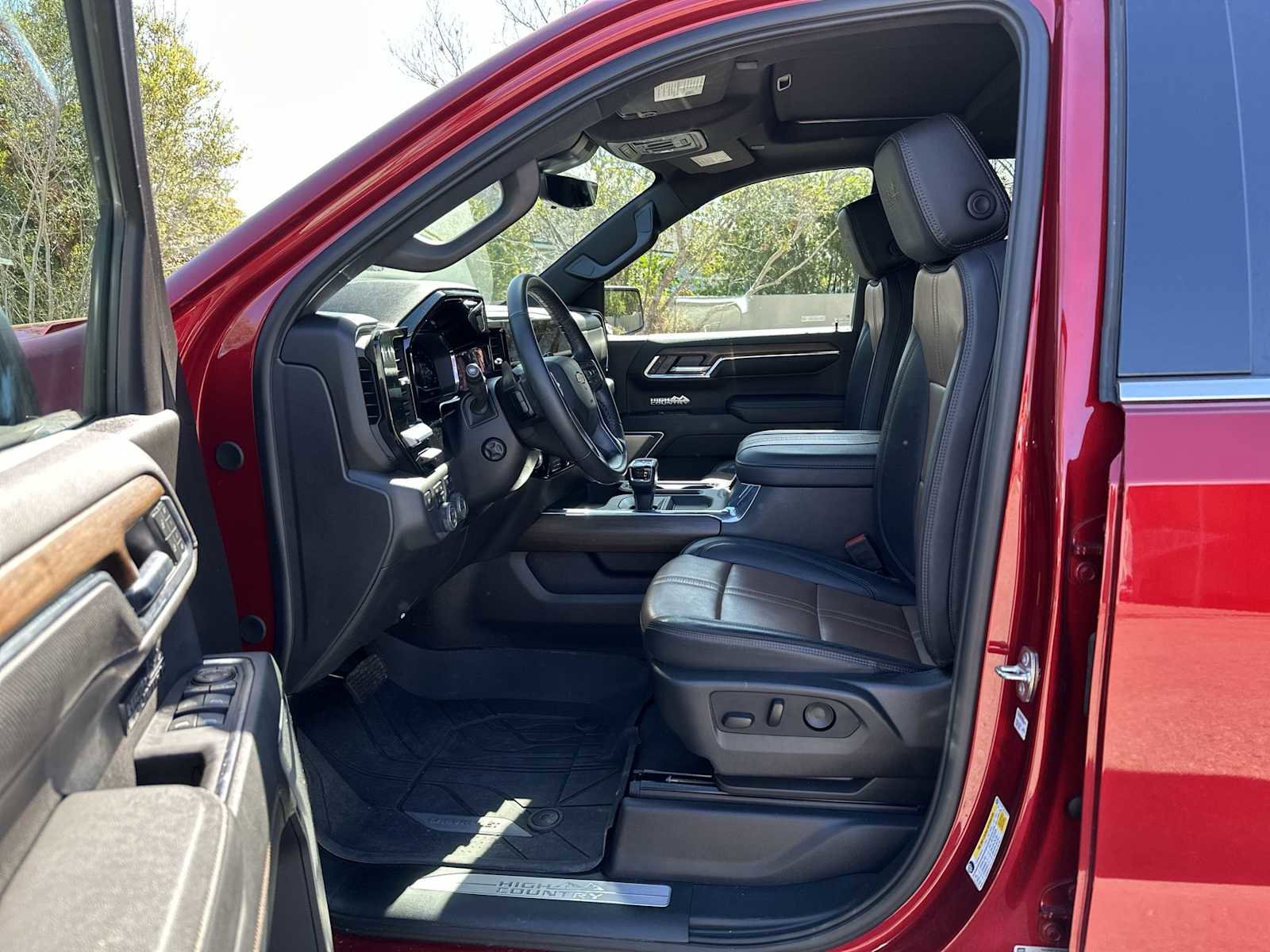 Used 2024 Chevrolet Silverado 1500 High Country w/ High Country Premium Package image 2