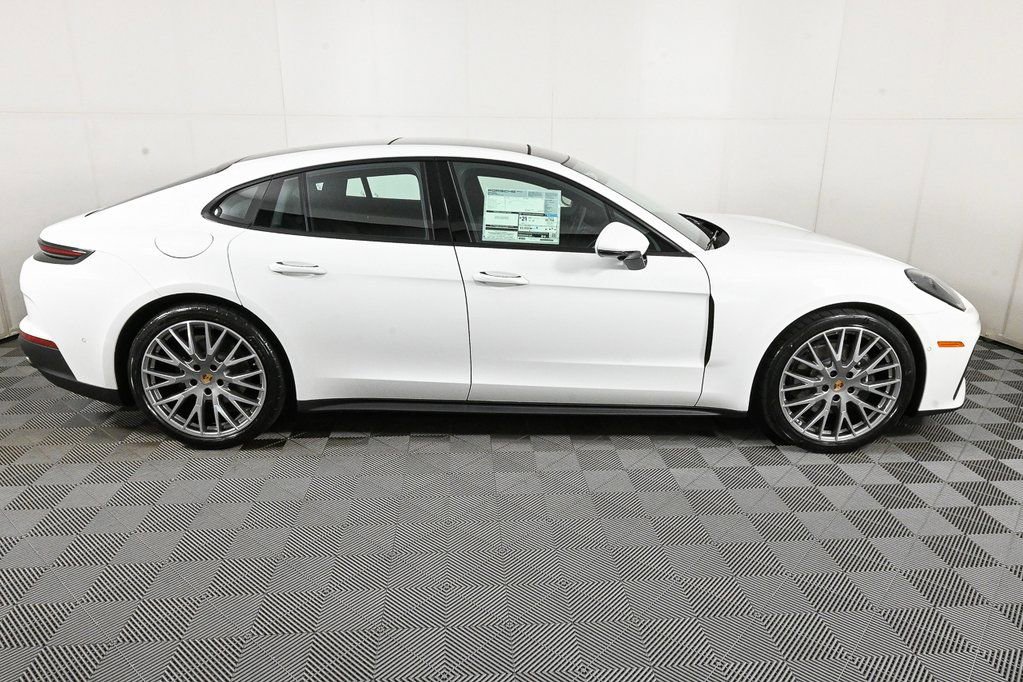 Used 2025 Porsche Panamera RWD image 29