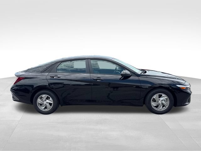 New 2026 Hyundai Elantra SE FWD image 6