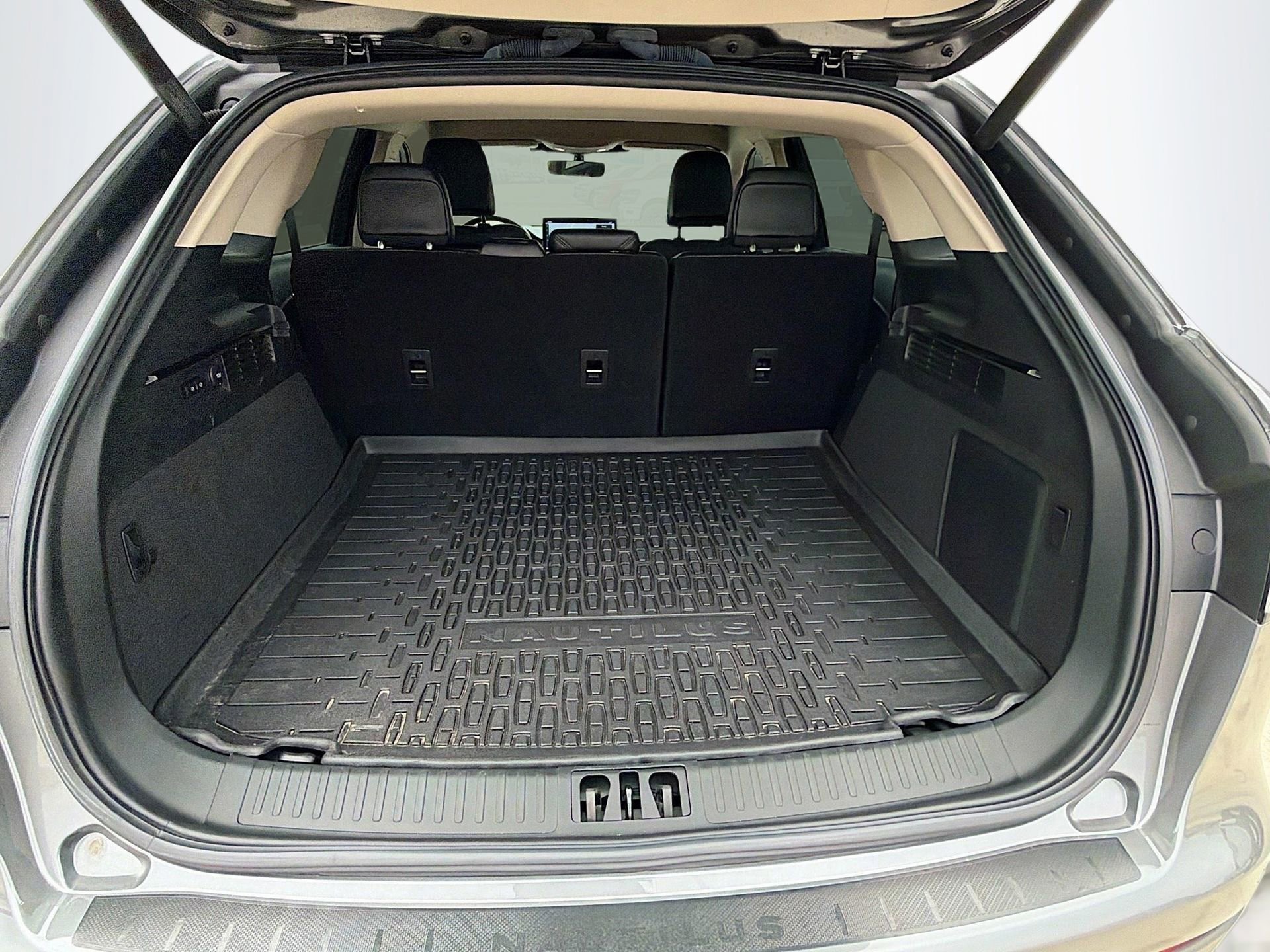 Used 2023 Lincoln Nautilus AWD w/ Premium Package image 30