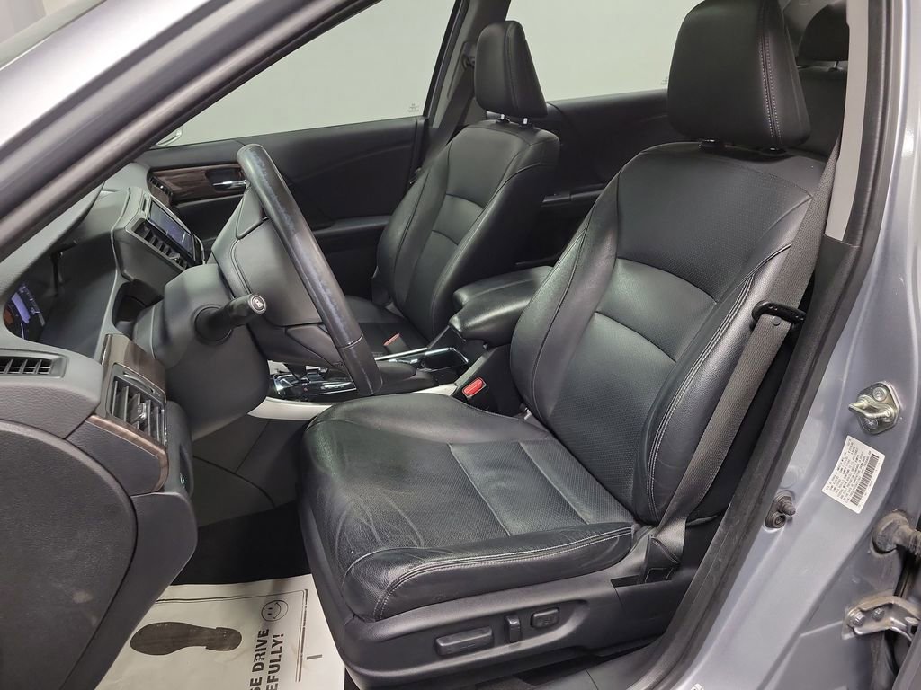 Used 2016 Honda Accord Touring image 13