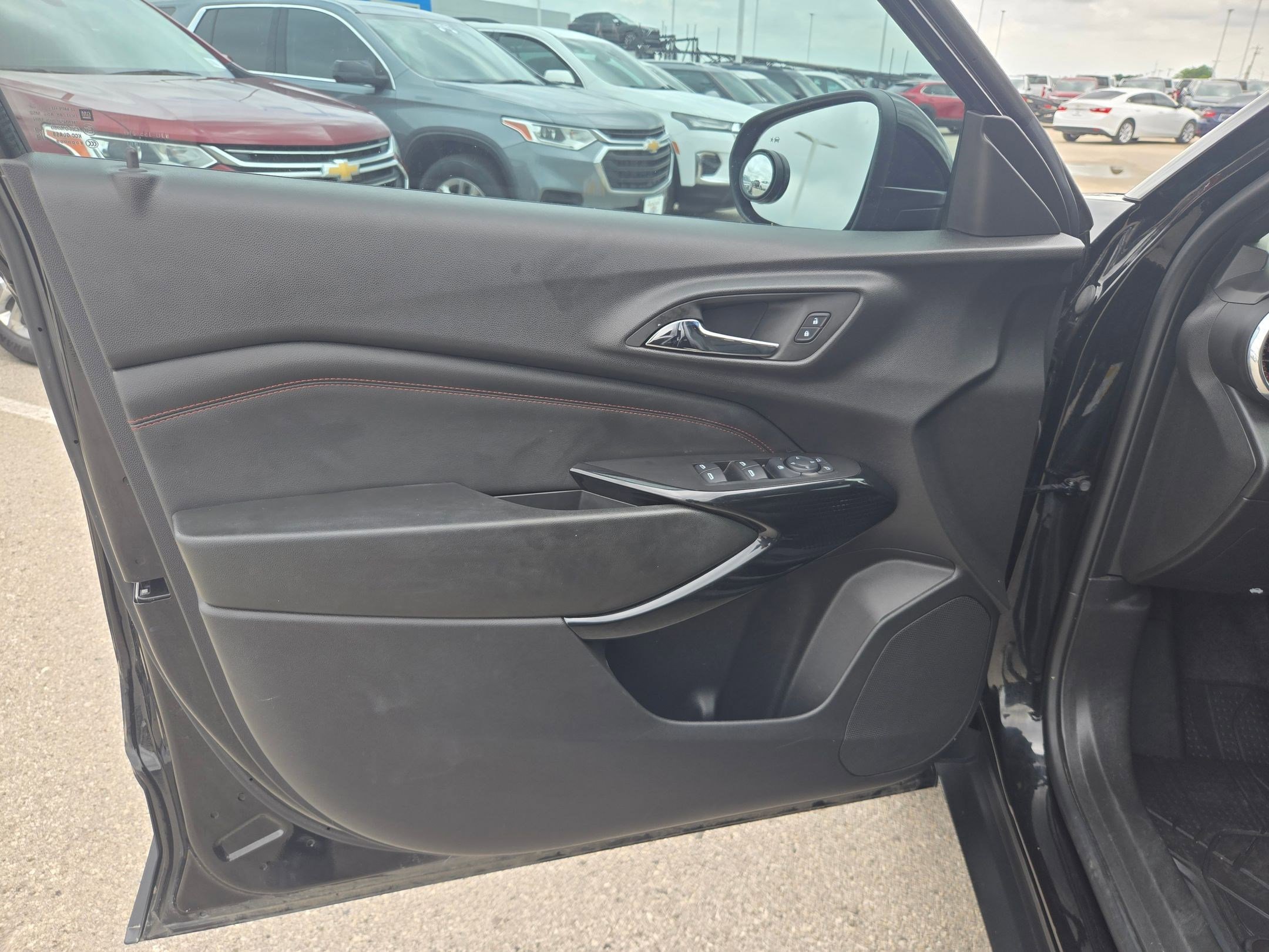 Used 2025 Chevrolet Trax RS w/ Driver Confidence Package FWD image 12