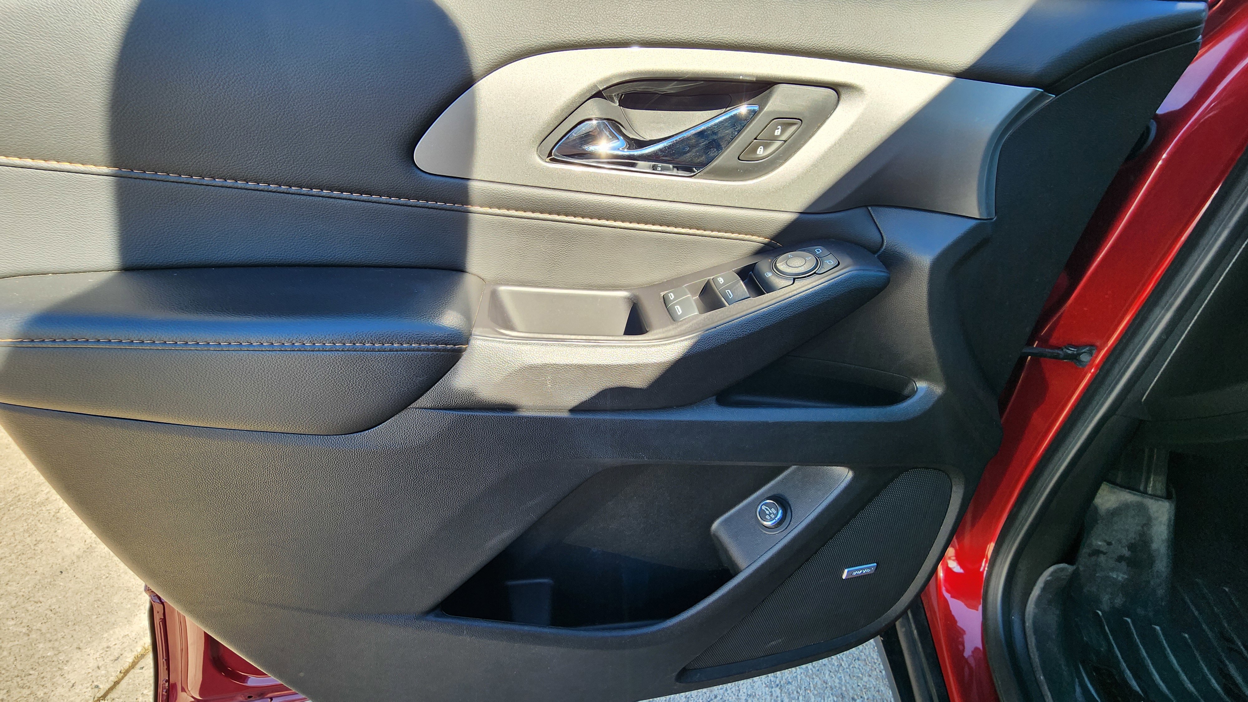 Used 2020 Chevrolet Traverse LT w/ LT Premium Package image 11